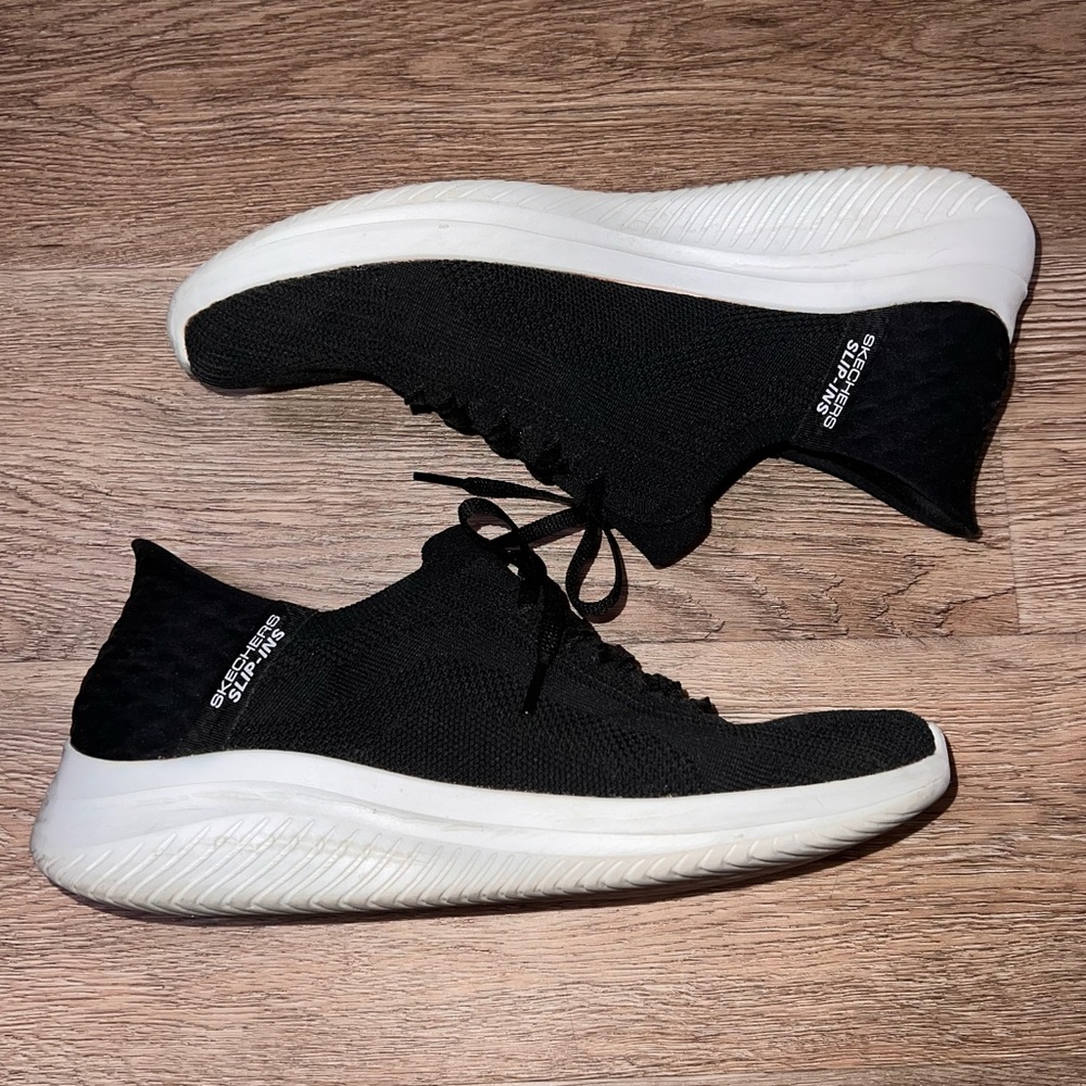 Like New Sketcher Slip Ins